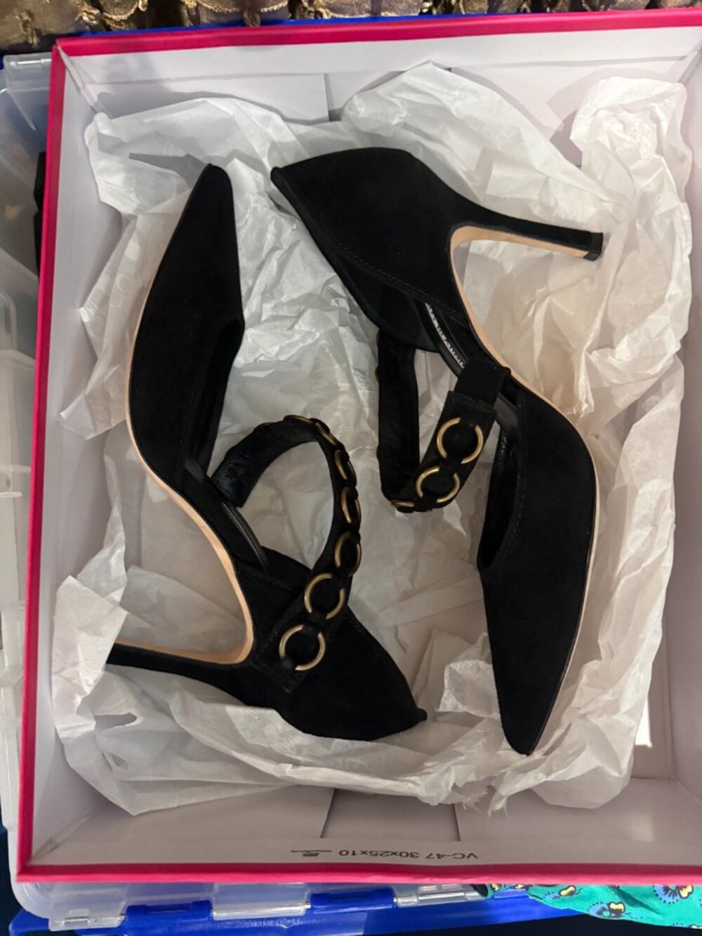Beautiful Manolo Blahnik Heels in Black Suede - Picture 8 of 12